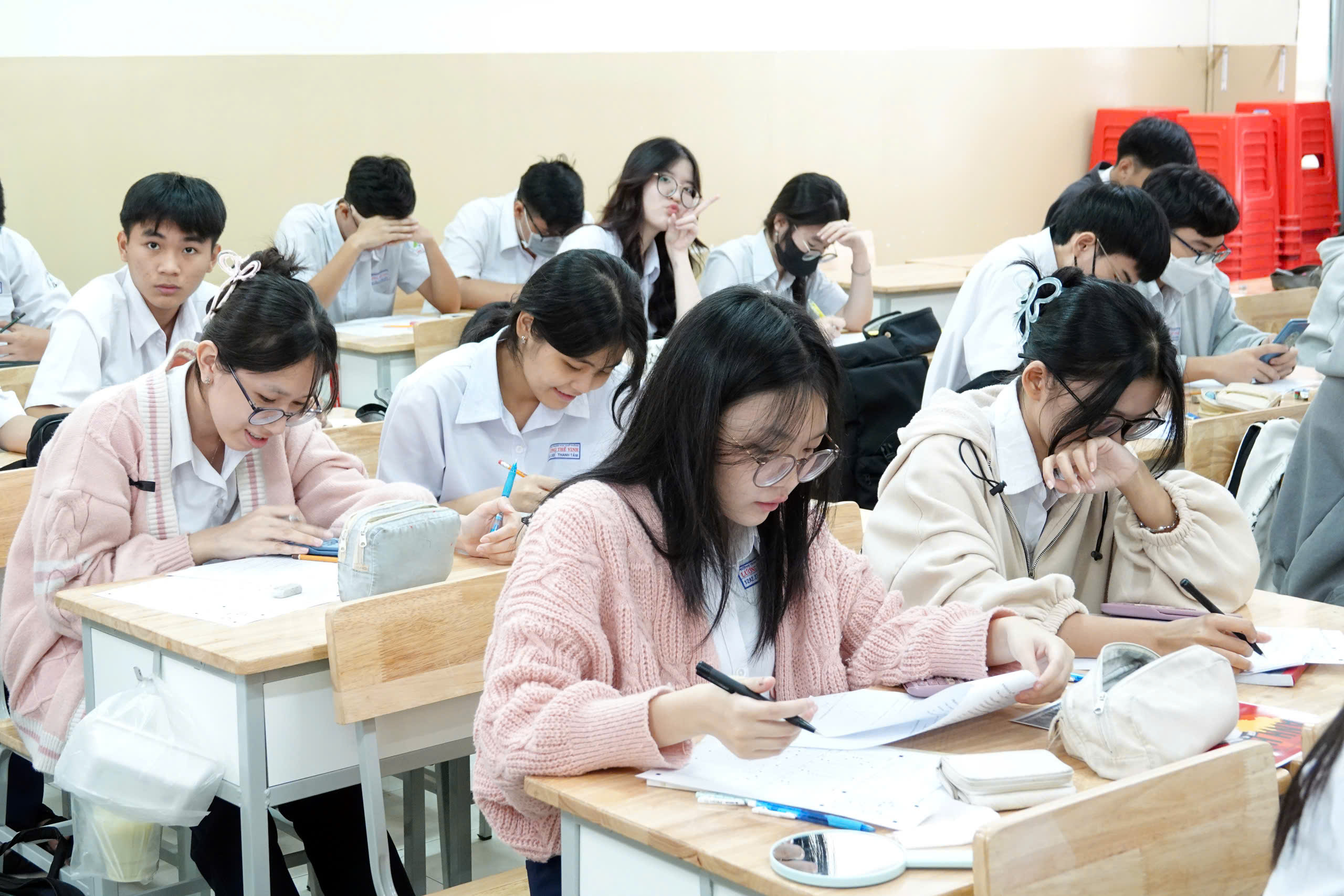 Học 2 buổi có vi phạm quy định dạy thêm, học thêm?- Ảnh 1.