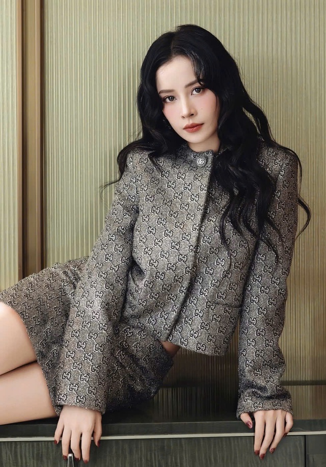 Học sao Việt bí quyết phối đồ với áo cardigan sành điệu- Ảnh 1. Học sao Việt bí quyết phối đồ với áo cardigan sành điệu- Ảnh 1.
