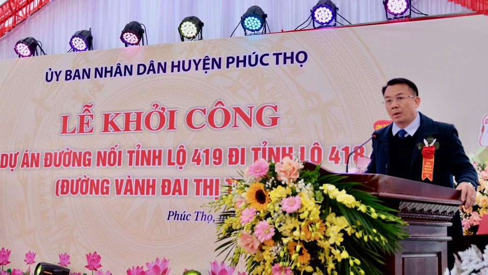 Chủ tịch UBND huyện Phúc Thọ Nguyễn Đình Sơn phát lệnh khởi công.