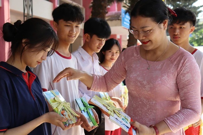 Khai thác hiệu quả nguồn lực văn học tại địa phương - Ảnh 1.