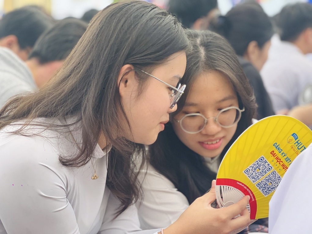 Lắc đầu với điểm học bạ, trường đại học lo điểm không trung thực? - 1 Lắc đầu với điểm học bạ, trường đại học lo điểm không trung thực? - 1