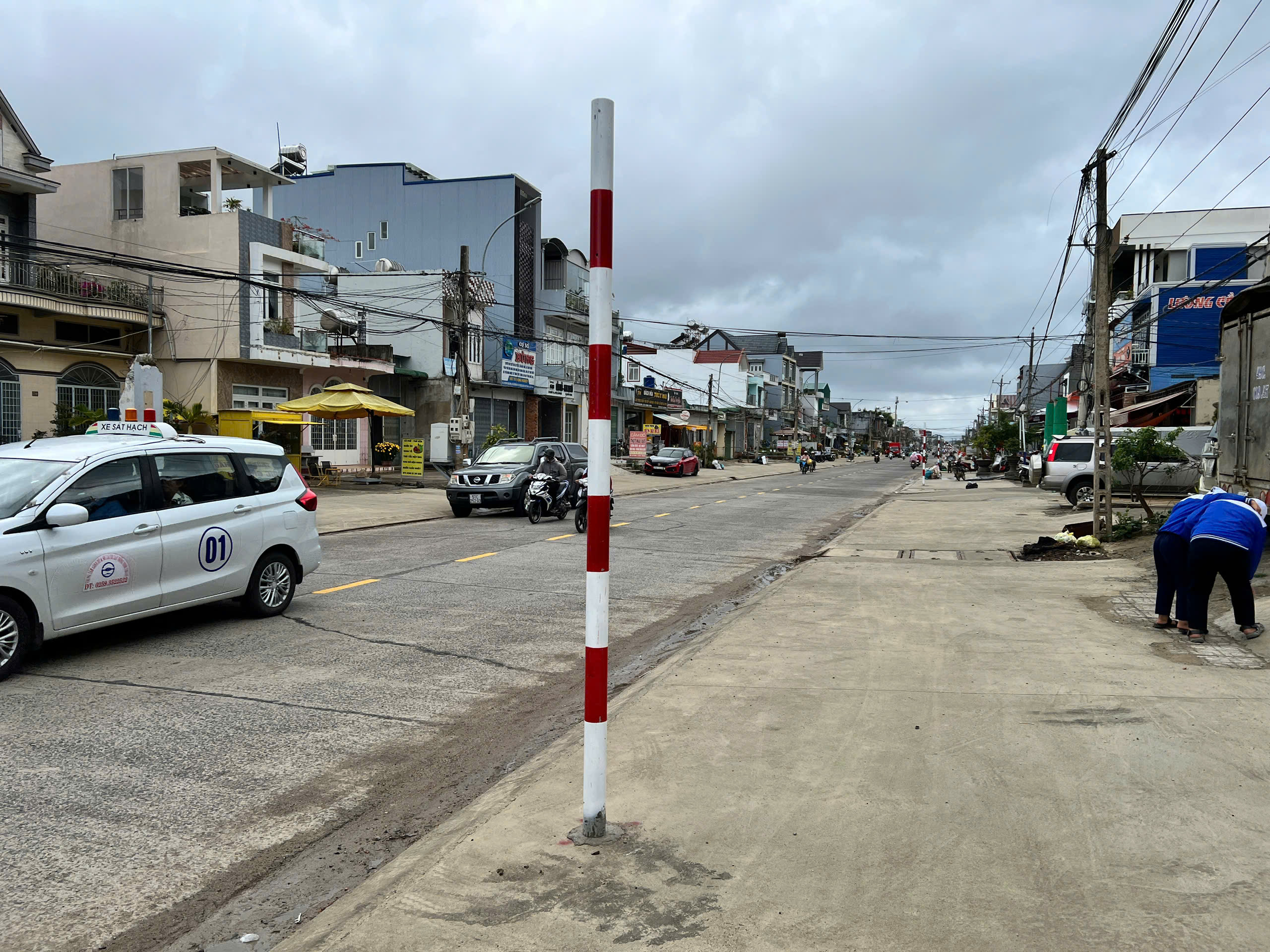 Lâm Đồng rà soát biển báo sau việc 1 km đường có 23 biển cấm đậu xe- Ảnh 2.