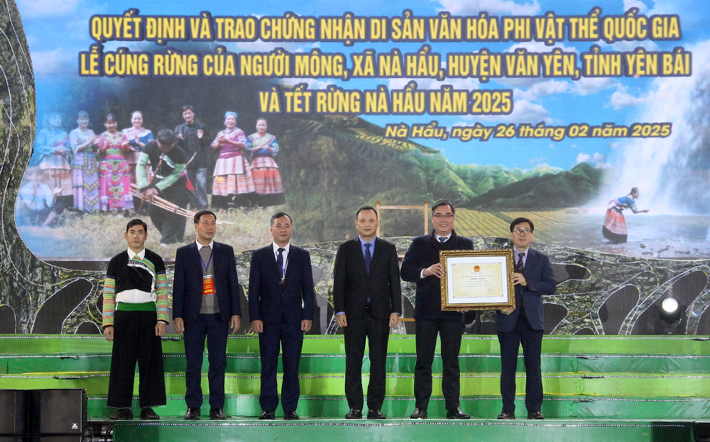 Lễ cúng rừng của người Mông Nà Hẩu được chứng nhận Di sản văn hóa phi vật thể Quốc gia- Ảnh 1. Lễ cúng rừng của người Mông Nà Hẩu được chứng nhận Di sản văn hóa phi vật thể Quốc gia- Ảnh 1.