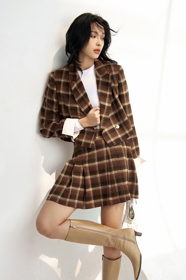 Lên đồ cá tính nơi công sở với áo blazer- Ảnh 1. Lên đồ cá tính nơi công sở với áo blazer- Ảnh 1.