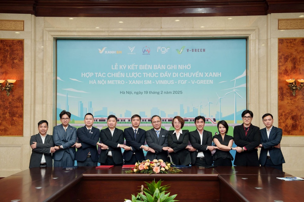 Metro Hà Nội cùng Xanh SM, VinBus, FGF, V-GREEN phát triển giao thông xanh - 1