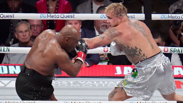 Mike Tyson nhận thất bại trước Jake Paul hồi tháng 11/2024