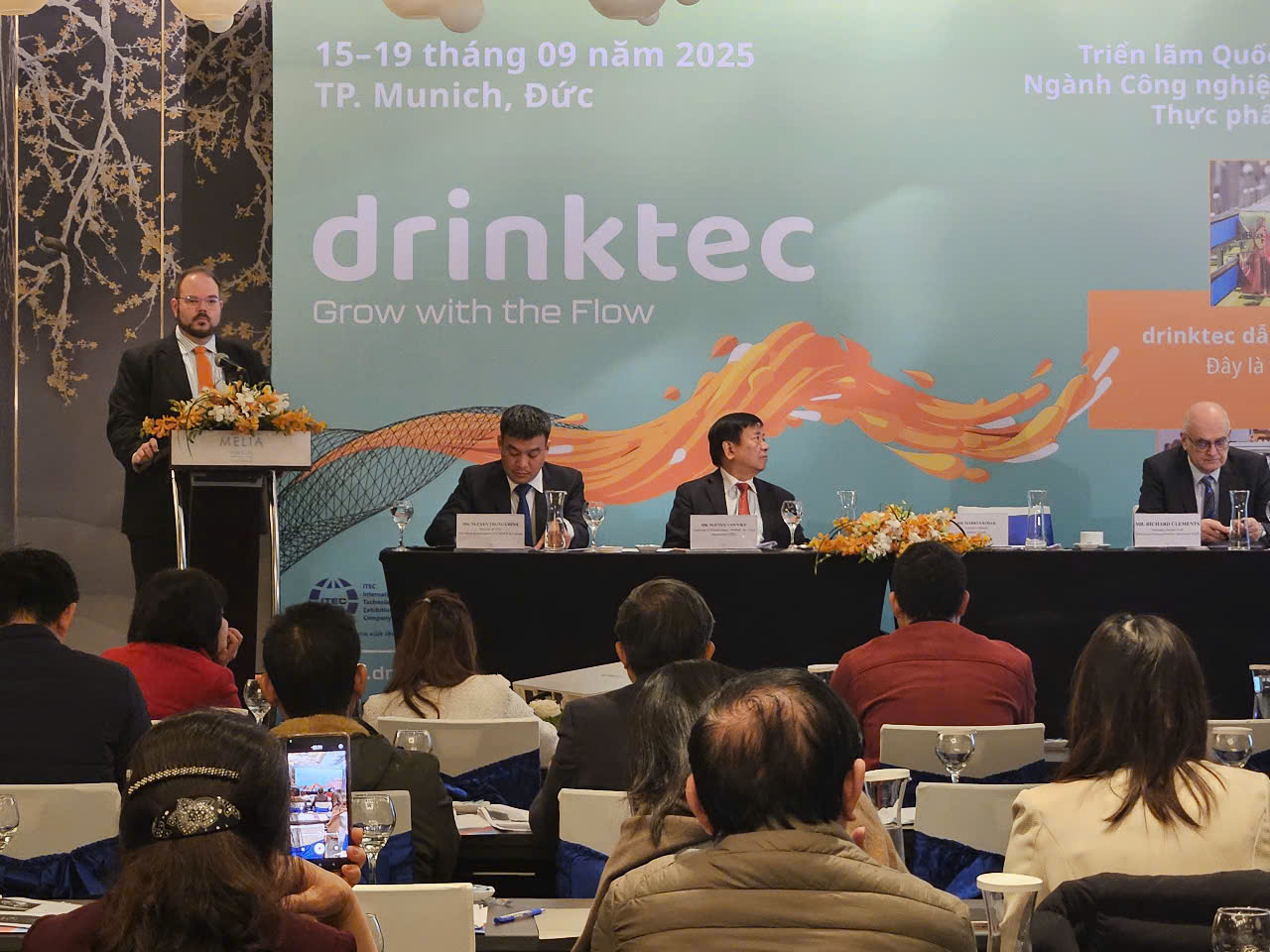 Ông Markus Kosak, Giám đốc điều hành Chuỗi triển lãm drinktec chia sẻ thông tin về sự kiện sẽ diễn ra vào tháng 9/2025.