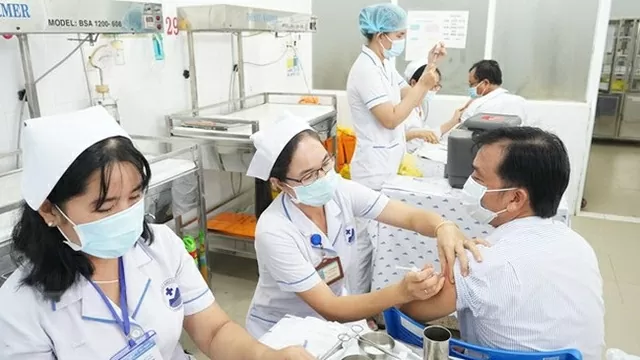 Ngày Thầy thuốc Việt Nam (27/2): Nghĩ về đạo đức nghề y càng thêm yêu và trân quý những người mặc áo  áo plouse trắng