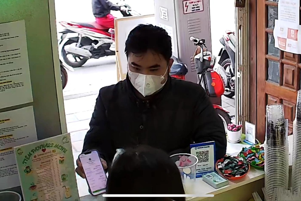 Nữ nhân viên bật khóc khi phát hiện bị lừa đảo trong chớp mắt - 1 Nữ nhân viên bật khóc khi phát hiện bị lừa đảo trong chớp mắt - 1