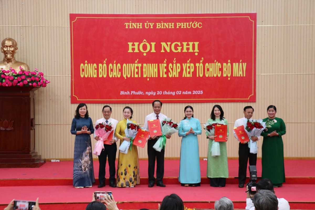 nhieu lanh dao o binh phuoc nghi huu truoc tuoi hinh anh 1