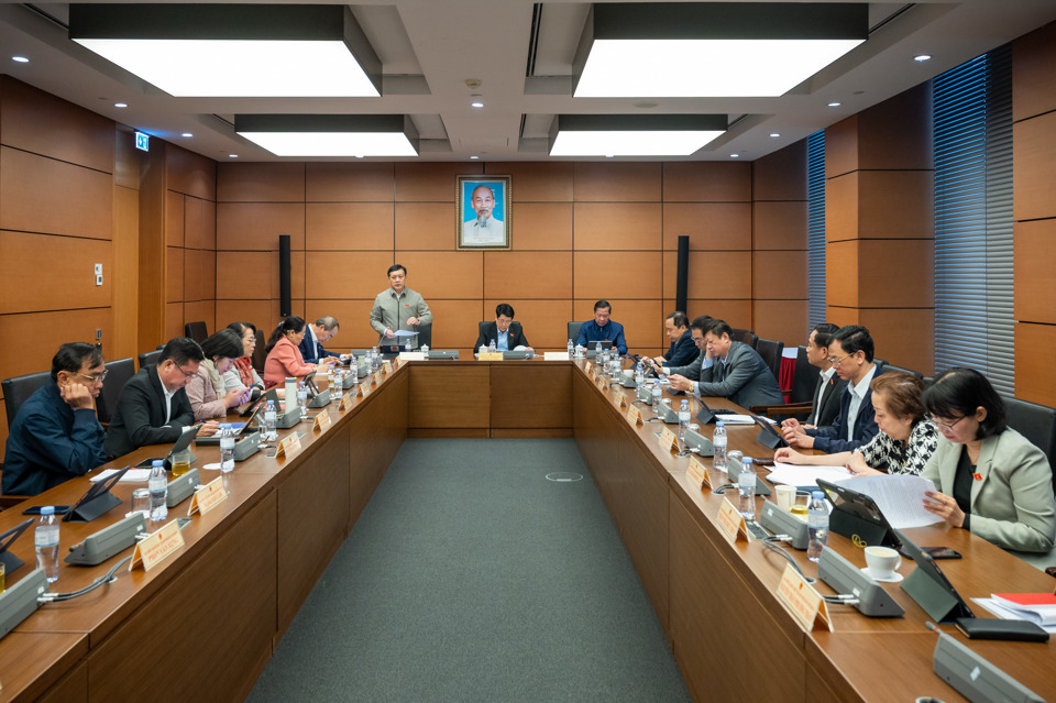 Quang cảnh thảo luận tại tổ của Đoàn đại biểu Quốc hội TP Hồ Chí Minh - Ảnh: Quochoi.vn