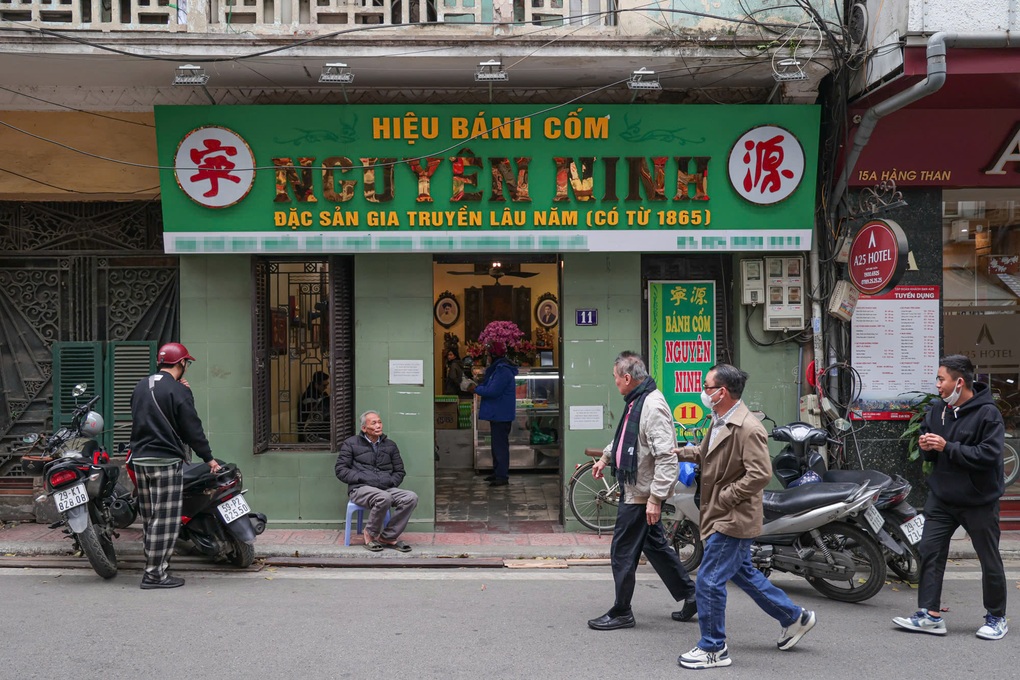 Quán bánh cốm Nguyên Ninh mở lại sau một tháng đóng cửa - 1 Quán bánh cốm Nguyên Ninh mở lại sau một tháng đóng cửa - 1