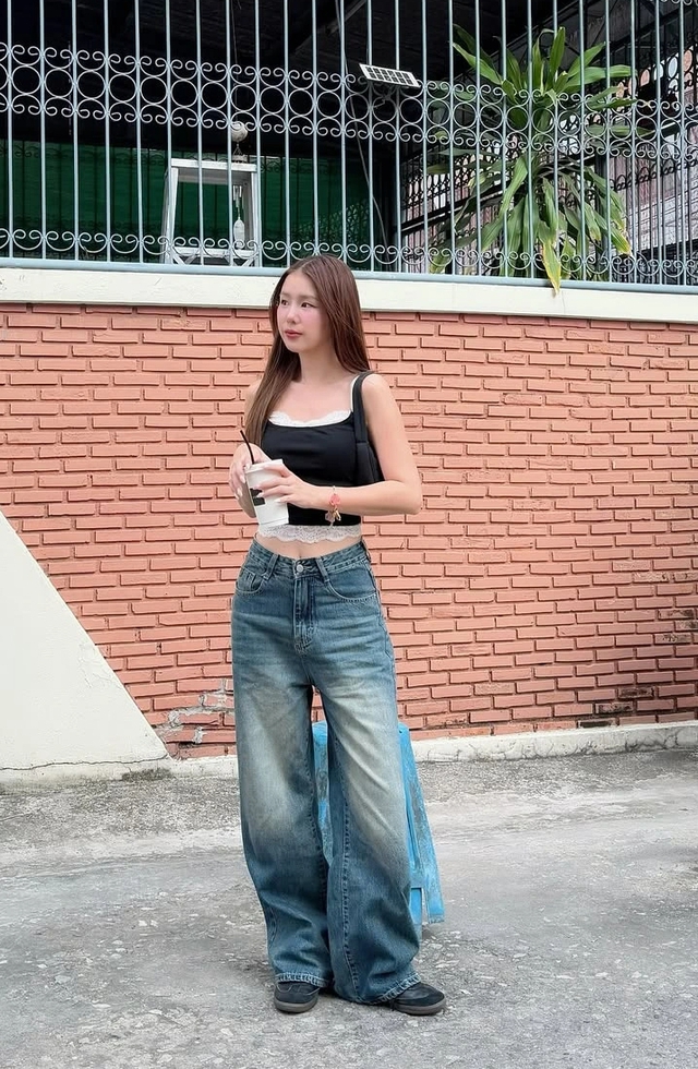 Quần jeans là chìa khóa cho mùa hè năng động- Ảnh 6.