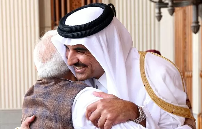 Quốc vương Qatar Tamim bin Hamad Al Thani chào đón Thủ tướng Ấn Độ Narendra Modi tại thủ đô Doha ngày 15/2/2024. (Nguồn: ANI)