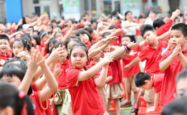 Sở GD&ĐT Hà Nội yêu cầu các trường báo cáo khó khăn khi triển khai quy định mới về dạy, học thêm ảnh 1