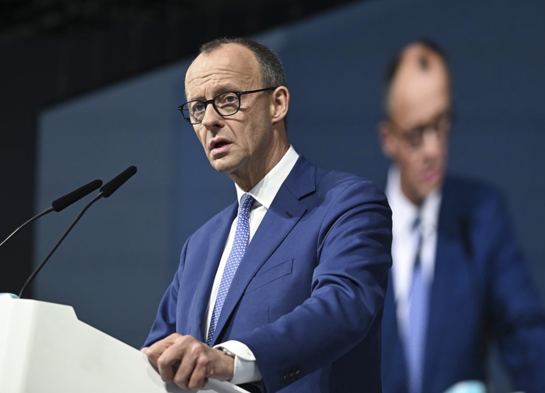 bau cu duc 2025 su tro lai ngoan muc cua om trum quan ly tai san friedrich merz hinh 1