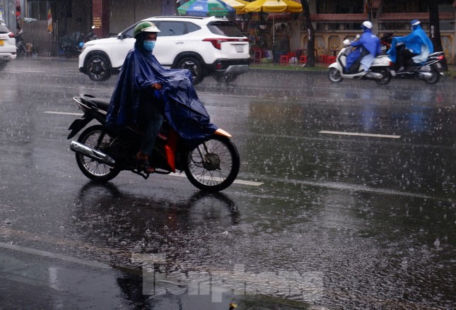 TPHCM có mưa trái mùa vào cuối tuần ảnh 1