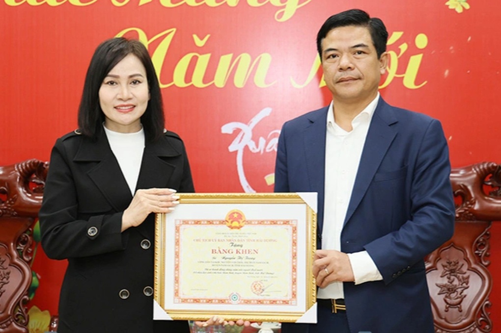 Hải Dương: Tặng bằng khen cho người phụ nữ cứu 3 cháu bé bị đuối nước- Ảnh 1. Hải Dương: Tặng bằng khen cho người phụ nữ cứu 3 cháu bé bị đuối nước- Ảnh 1.