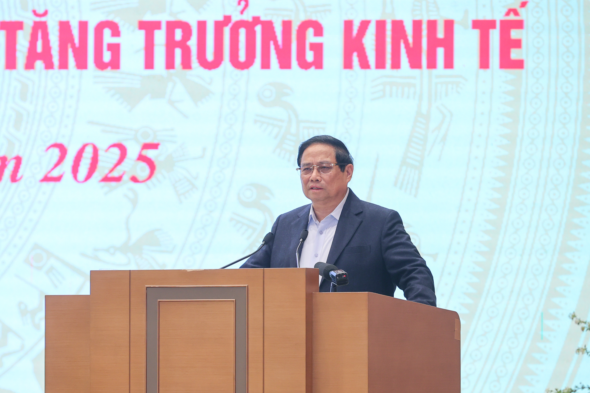 Thủ tướng: Tăng trưởng phải bền vững, không chạy theo tăng trưởng kinh tế đơn thuần- Ảnh 1.