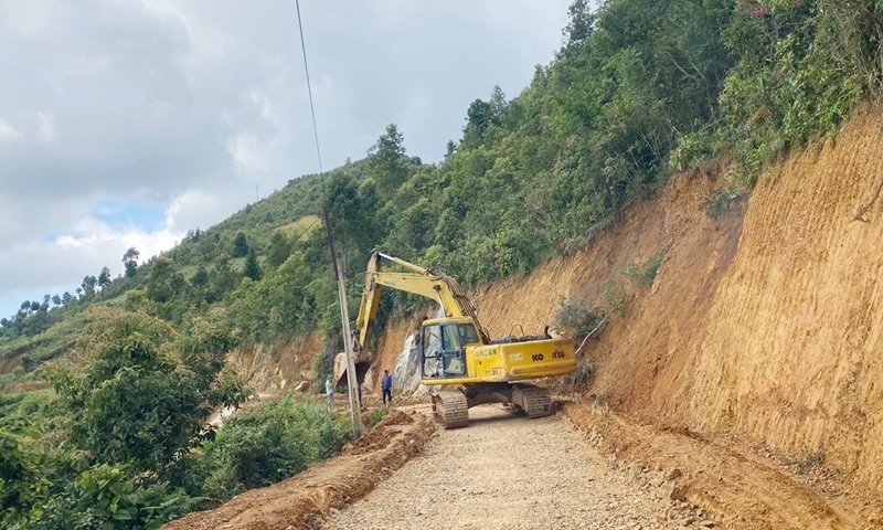 Điện Biên ưu tiên nguồn lực đầu tư nâng cấp đường liên xã, tạo thuận lợi cho Nhân dân đi lại.