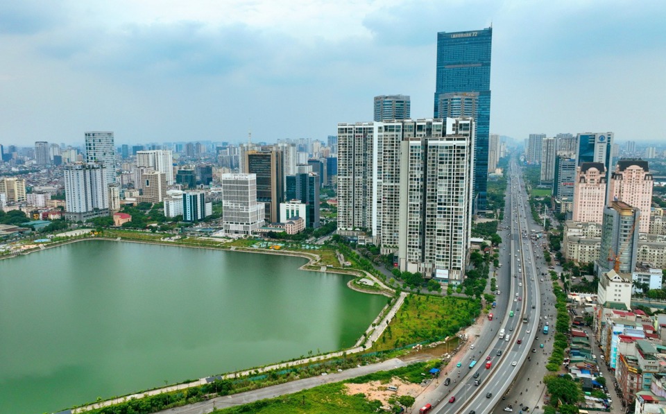 Trong công cuộc đổi mới, Đảng đã lãnh đạo đất nước vượt qua nhiều khó khăn, thách thức và đạt những thành tựu to lớn có ý nghĩa lịch sử cả về kinh tế, chính trị, xã hội, văn hóa, quốc phòng, an ninh, đối ngoại, đời sống của Nhân dân được tăng cao.