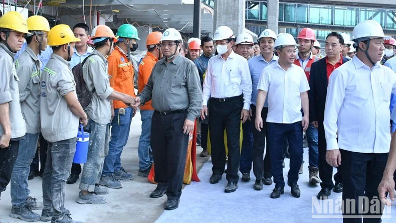 Thủ tướng Phạm Minh Chính kiểm tra Dự án Nhà ga T3 Cảng hàng không quốc tế Tân Sơn Nhất ảnh 1