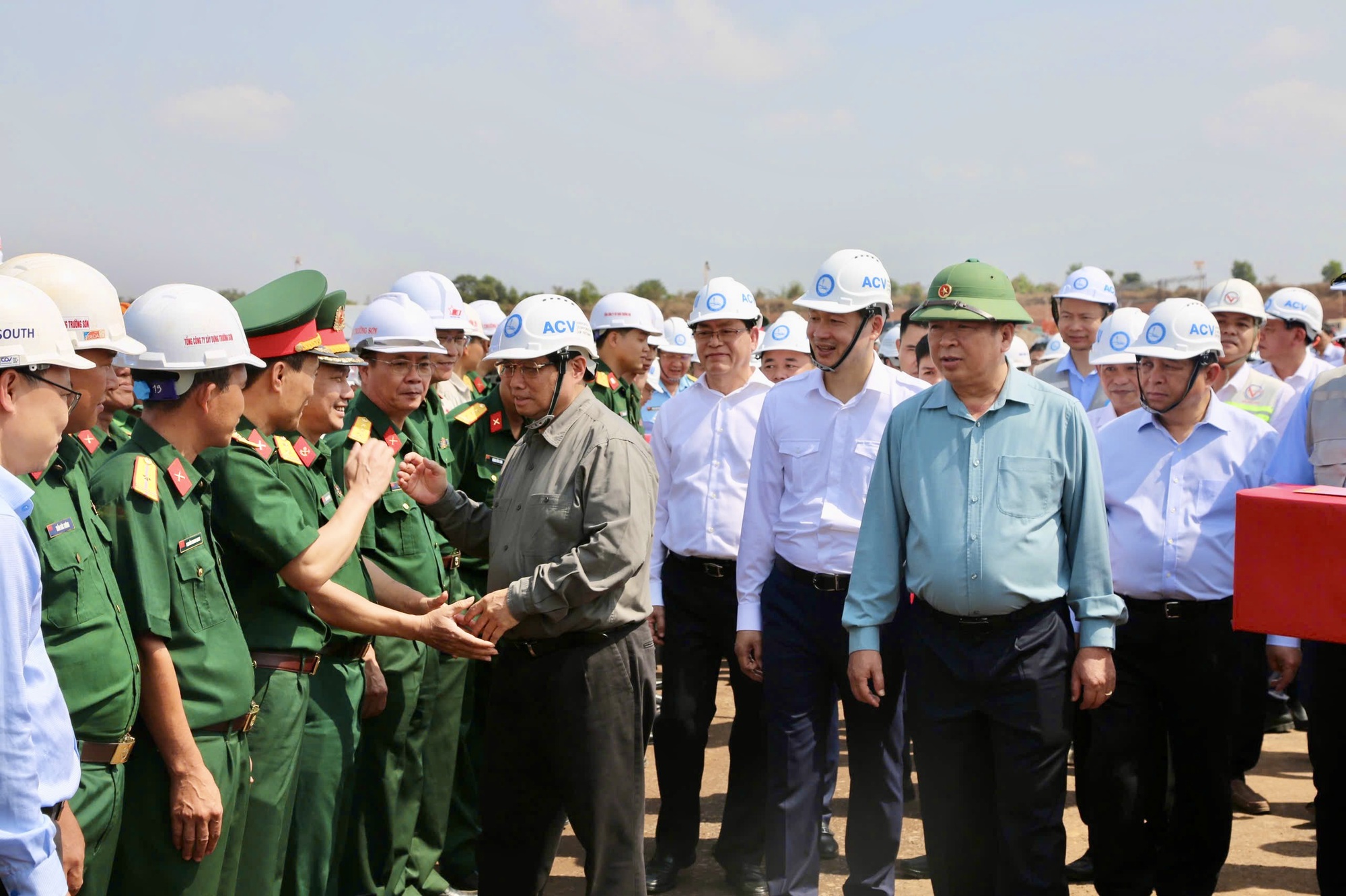 Thủ tướng chúc Tết, kiểm tra tại sân bay Long Thành- Ảnh 1. Thủ tướng chúc Tết, kiểm tra tại sân bay Long Thành- Ảnh 1.