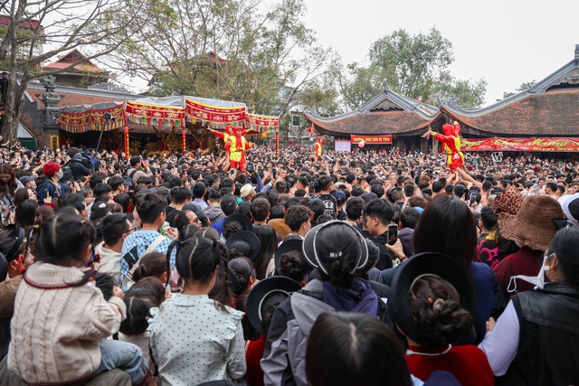 Thủ tướng yêu cầu thực hiện nếp sống văn minh, an toàn, tiết kiệm trong Lễ hội xuân năm 2025 - Ảnh 1.