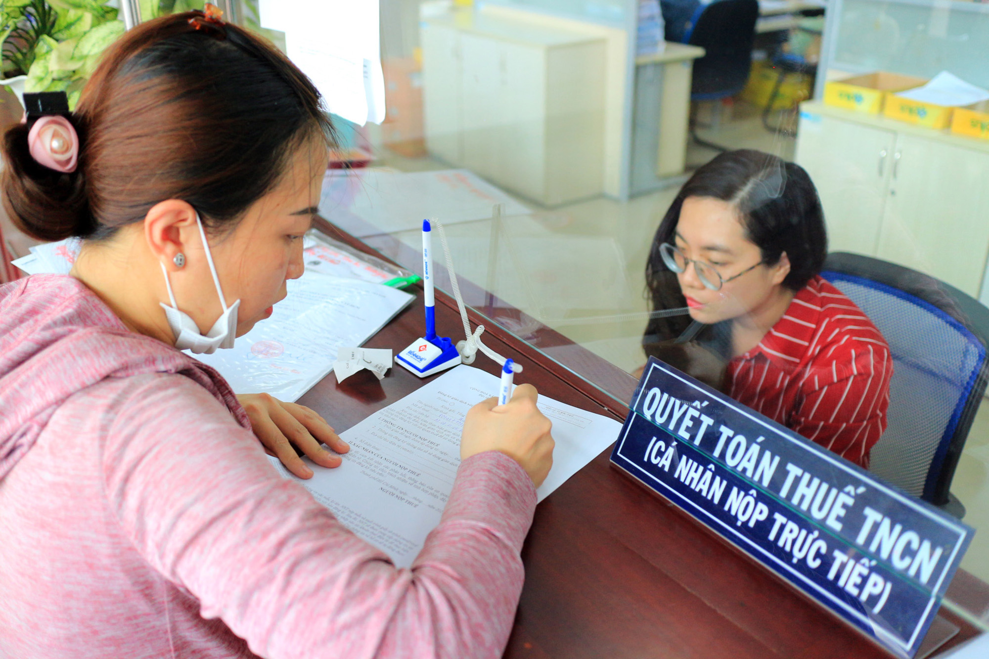 Thuế thu nhập cá nhân lỗi thời, sửa thế nào?- Ảnh 2. Thuế thu nhập cá nhân lỗi thời, sửa thế nào?- Ảnh 2.