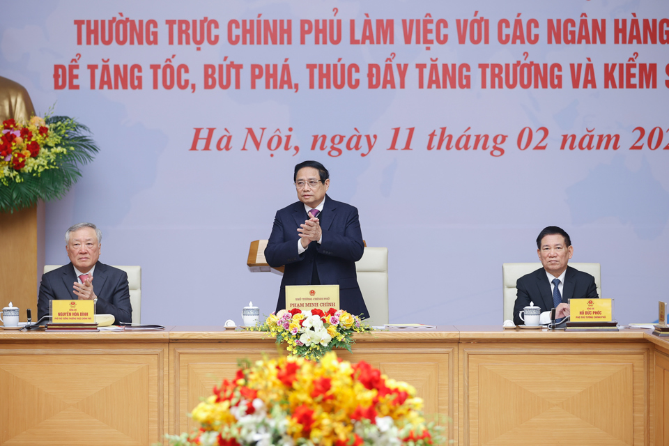 Thủ tướng Phạm Minh Chính chủ trì Hội nghị Thường trực Chính phủ làm việc với các ngân hàng thương mại để tăng tốc, bứt phá, thúc đẩy tăng trưởng và kiểm soát lạm phát - Ảnh: VGP/Nhật Bắc