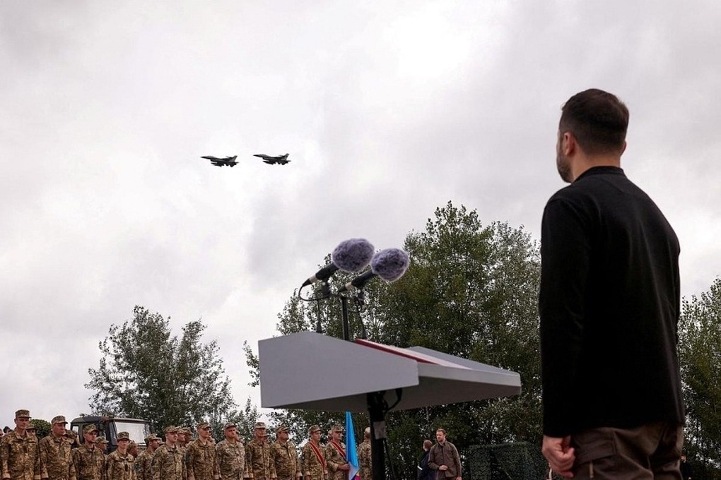 Tiêm kích F-16 của Ukraine áp sát điểm nóng Kursk - 1 Tiêm kích F-16 của Ukraine áp sát điểm nóng Kursk - 1