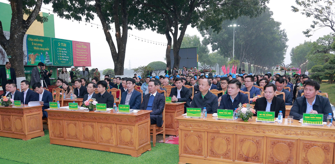 Lãnh đạo Tỉnh ủy, UBND tỉnh Thanh Hóa cùng đông đảo cán bộ, nhân viên, người lao động Công ty Tiến Nông tham dự lễ ra quân.