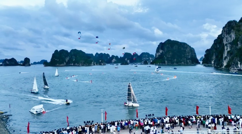 Lễ hội Thuyền buồm, dù bay, mô-tô nước được tổ chức tại Hạ Long vào tháng 8/2024.