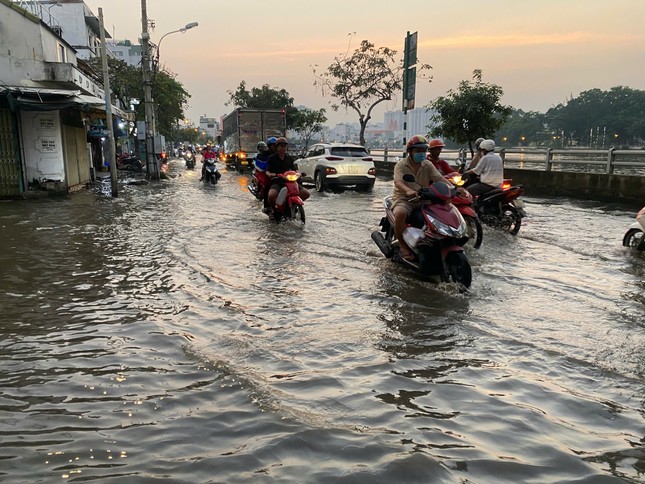 Triều cường rằm tháng Giêng ở TPHCM có thể ở mức báo động 2 ảnh 1