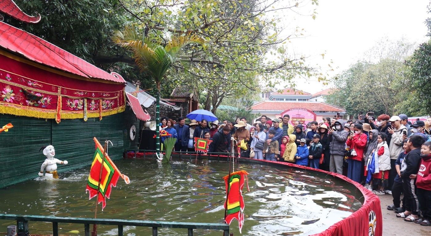 bac ninh trung bay gioi thieu san pham lang nghe trinh dien roi nuoc dong ngu tai cac diem du lich hinh 1