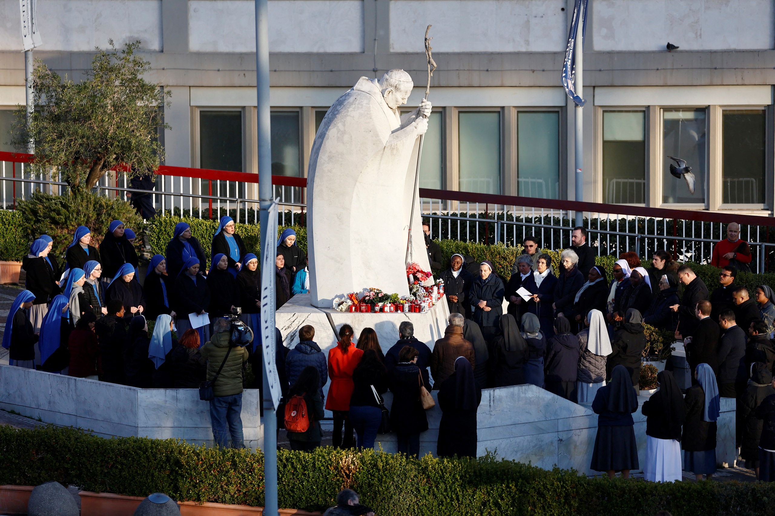 Vatican thông báo Giáo hoàng Francis nguy kịch- Ảnh 1.