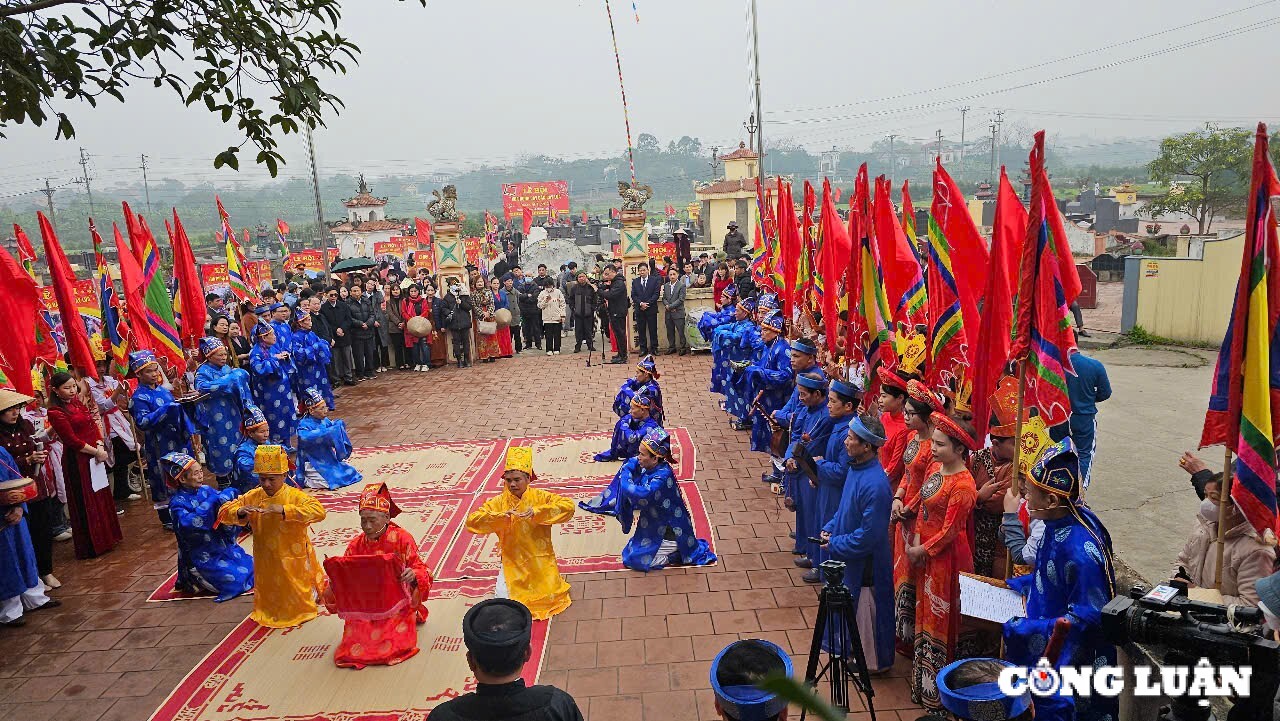 ve phu tho xem tai hien tich xua vua hung day dan cay lua tai le hoi dau xuan hinh 1