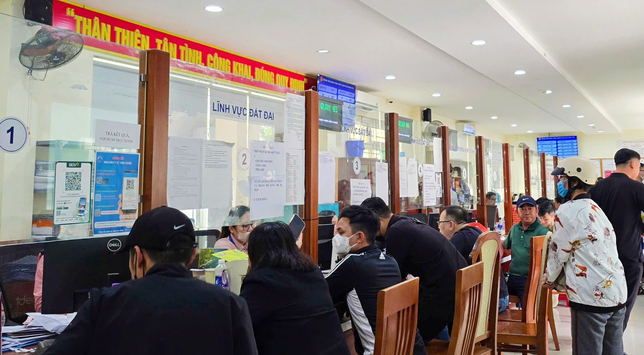 Đà Nẵng: 119 cán bộ, công chức được nghỉ hưu trước tuổi- Ảnh 1. Đà Nẵng: 119 cán bộ, công chức được nghỉ hưu trước tuổi- Ảnh 1.