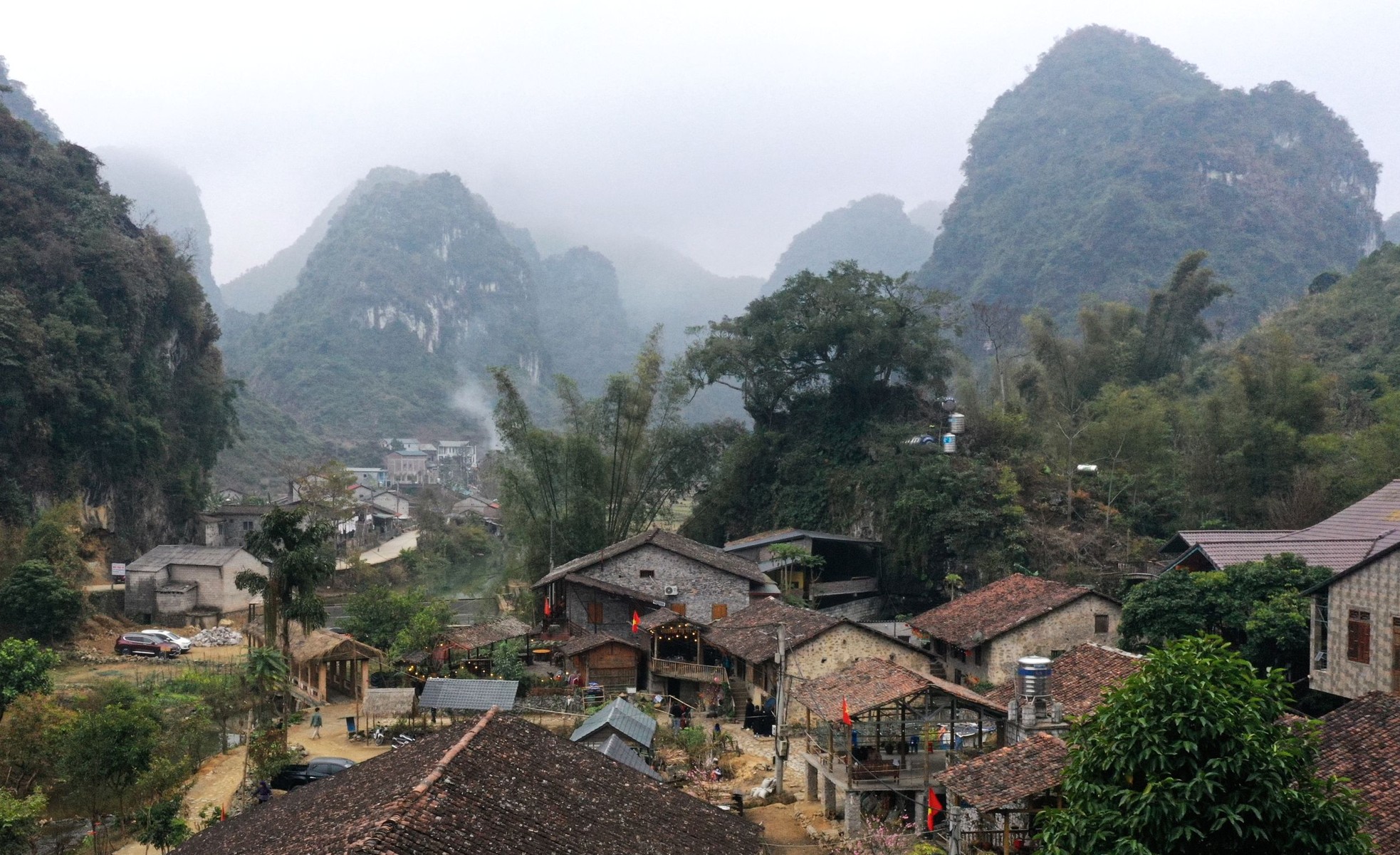 Vẻ bình yên 'làng đá nở hoa' trăm tuổi ở Cao Bằng ảnh 2