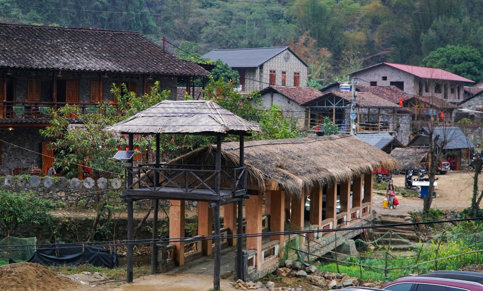 Vẻ bình yên 'làng đá nở hoa' trăm tuổi ở Cao Bằng ảnh 4