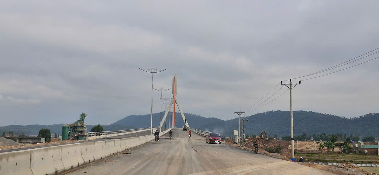 Cầu dây văng nghìn tỷ nối Bắc Giang và Hải Dương sẽ thông xe kỹ thuật dịp 30/4-1/5- Ảnh 2. Cầu dây văng nghìn tỷ nối Bắc Giang và Hải Dương sẽ thông xe kỹ thuật dịp 30/4-1/5- Ảnh 2.