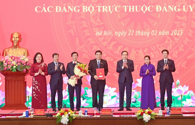 Thông qua việc thành lập 11 Đảng bộ trực thuộc Đảng ủy Quốc hội ảnh 2