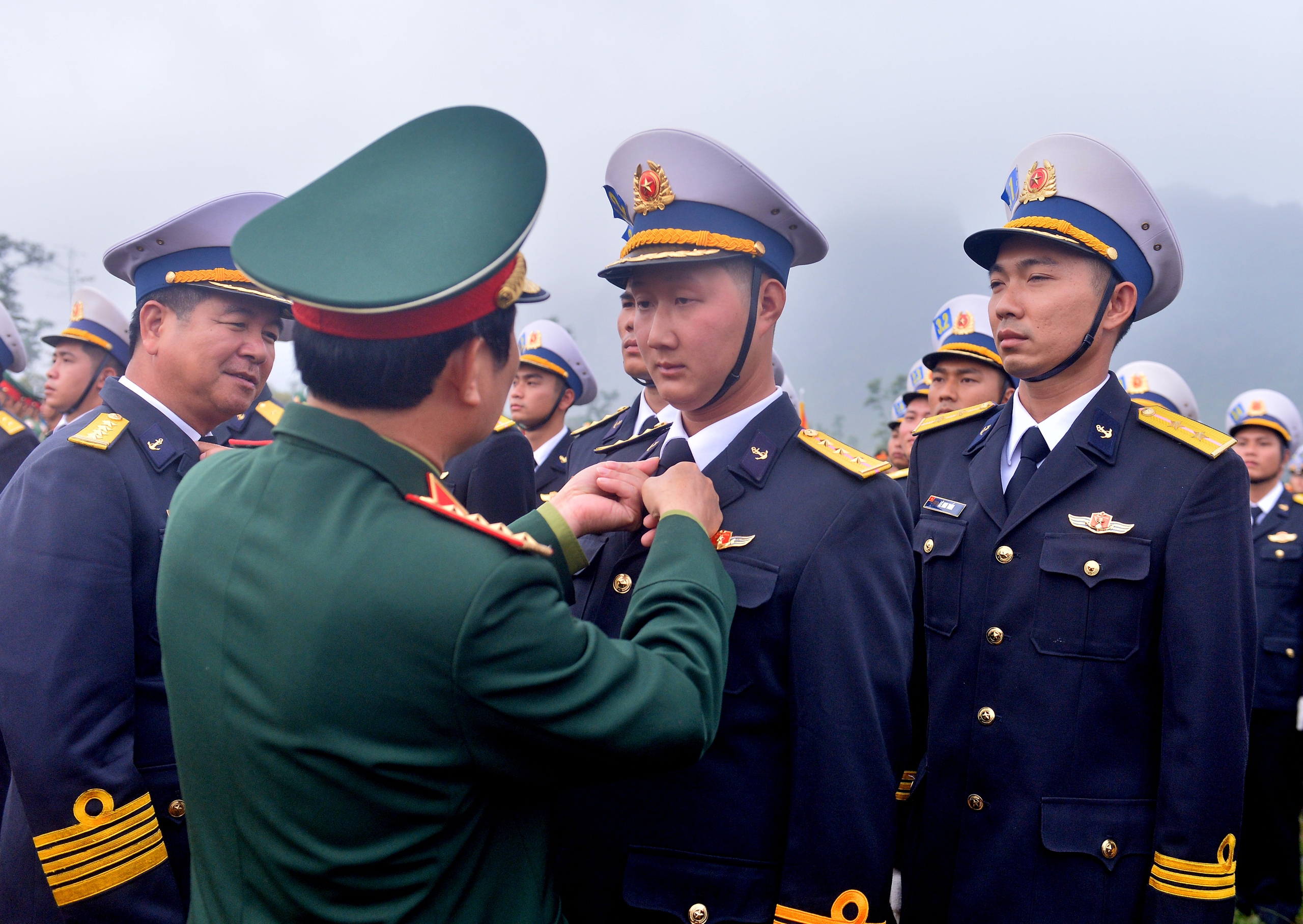 Đại tướng Nguyễn Tân Cương thị sát, tận tay hướng dẫn chiến sĩ diễu binh diễu hành- Ảnh 8.