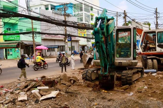 Gấp rút 'dọn' mặt bằng, người dân trông ngày metro số 2 lăn bánh ảnh 4