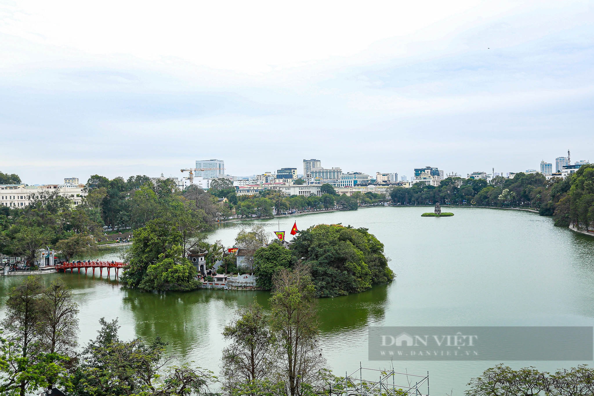 Cận cảnh toà nhà Hàm Cá Mập tại quảng trường Đông Kinh Nghĩa Thục sắp bị phá bỏ- Ảnh 2.