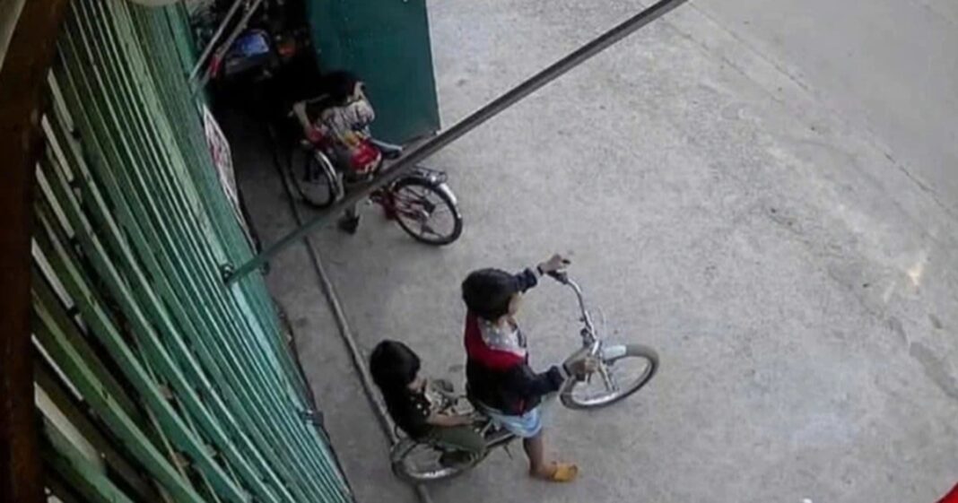 Vụ 3 đứa trẻ đạp xe gần 50km: Người bố buồn vì chưa lo được cho các con