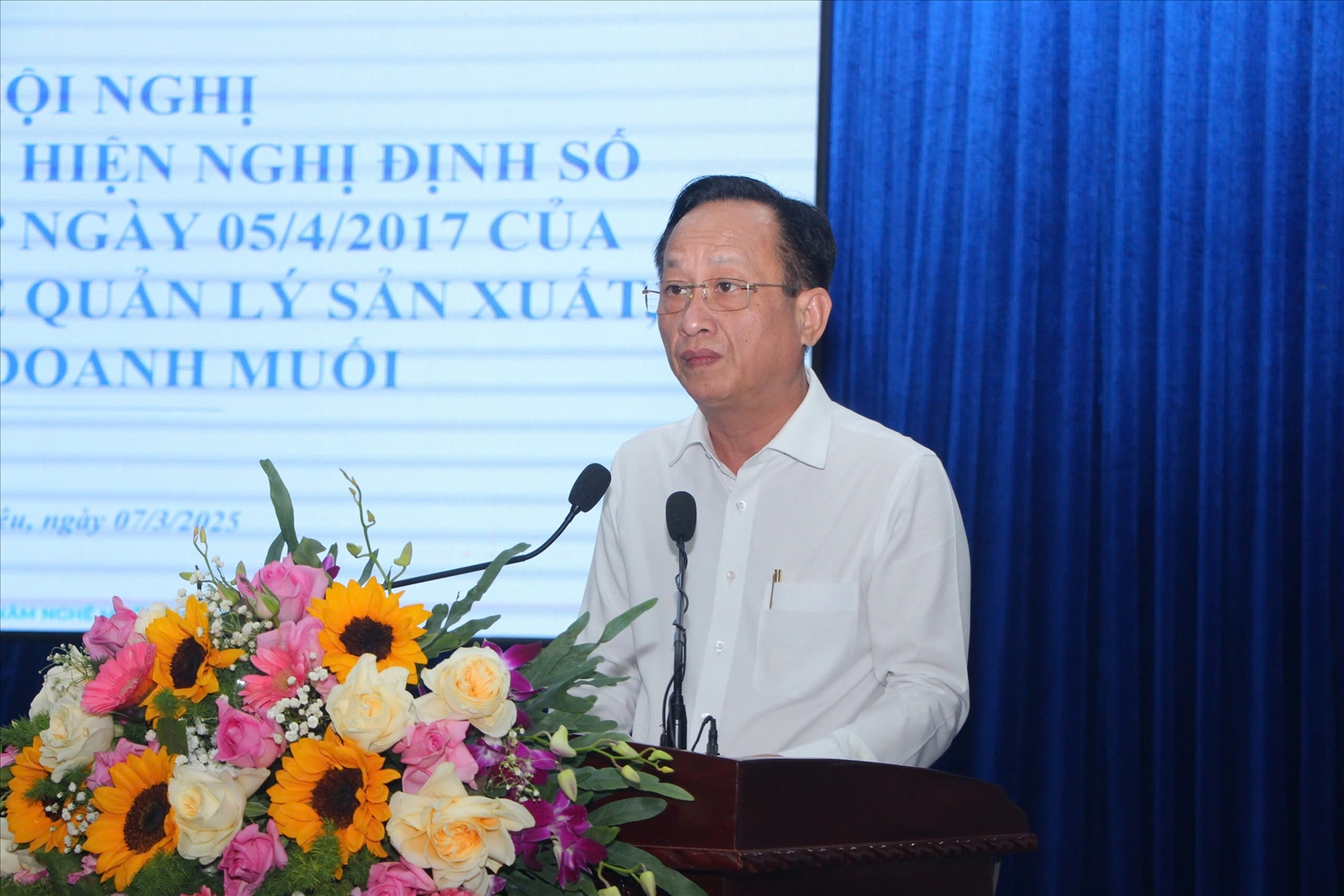 Ông Phạm Văn Thiều, Chủ tịch UBND tỉnh Bạc Liêu phát biểu tại hội nghị Ông Phạm Văn Thiều, Chủ tịch UBND tỉnh Bạc Liêu phát biểu tại hội nghị