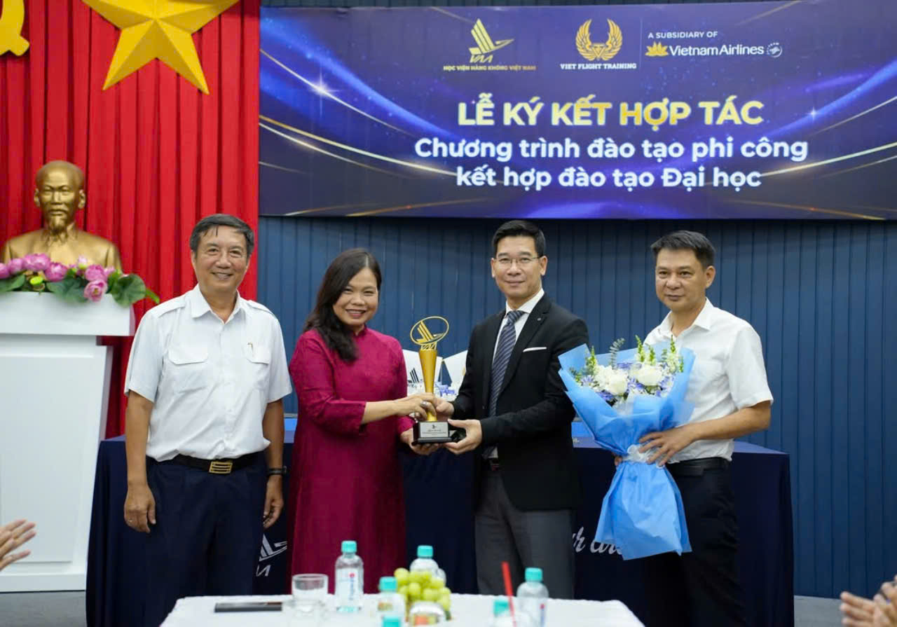 Học Viện Hàng không Việt Nam và Bay Việt hợp tác đào tạo phi công thương mại- Ảnh 3. Học Viện Hàng không Việt Nam và Bay Việt hợp tác đào tạo phi công thương mại- Ảnh 3.