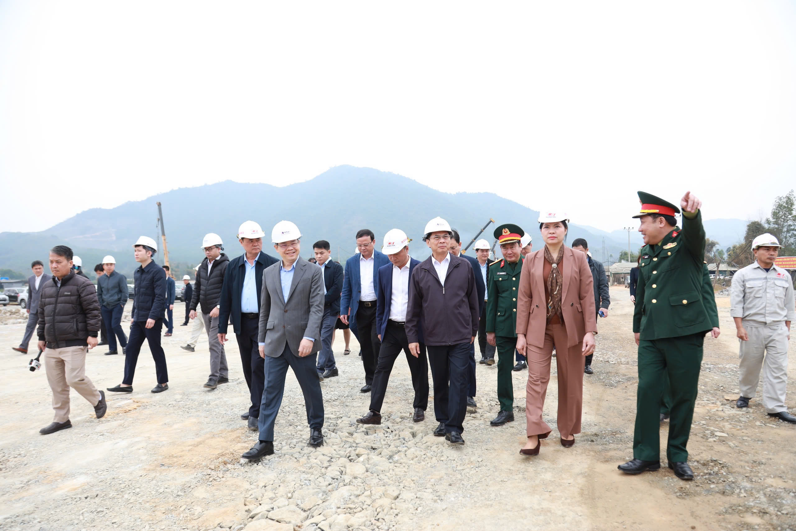 Phó thủ tướng Bùi Thanh Sơn: Phải bù lại tiến độ cao tốc Tuyên Quang - Hà Giang- Ảnh 3. Phó thủ tướng Bùi Thanh Sơn: Phải bù lại tiến độ cao tốc Tuyên Quang - Hà Giang- Ảnh 3.