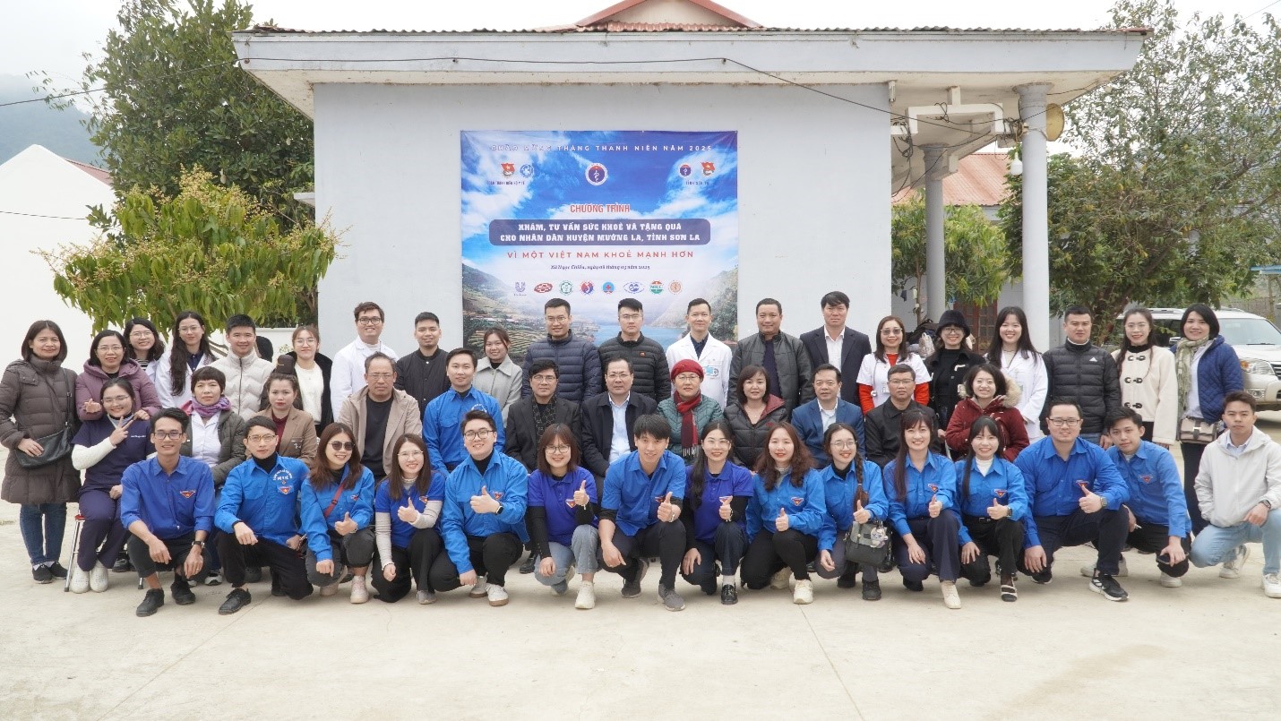 Bộ Y tế tổ chức khám chữa bệnh miễn phí cho đồng bào vùng cao Sơn La- Ảnh 5. Bộ Y tế tổ chức khám chữa bệnh miễn phí cho đồng bào vùng cao Sơn La- Ảnh 5.